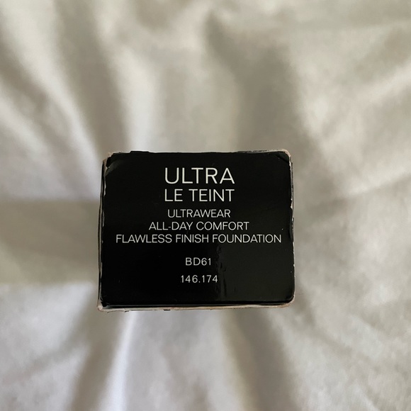 Chanel Ultra Le Teint All day Comfort Flawless Finish Foundation in shade BD61 - Picture 3 of 4
